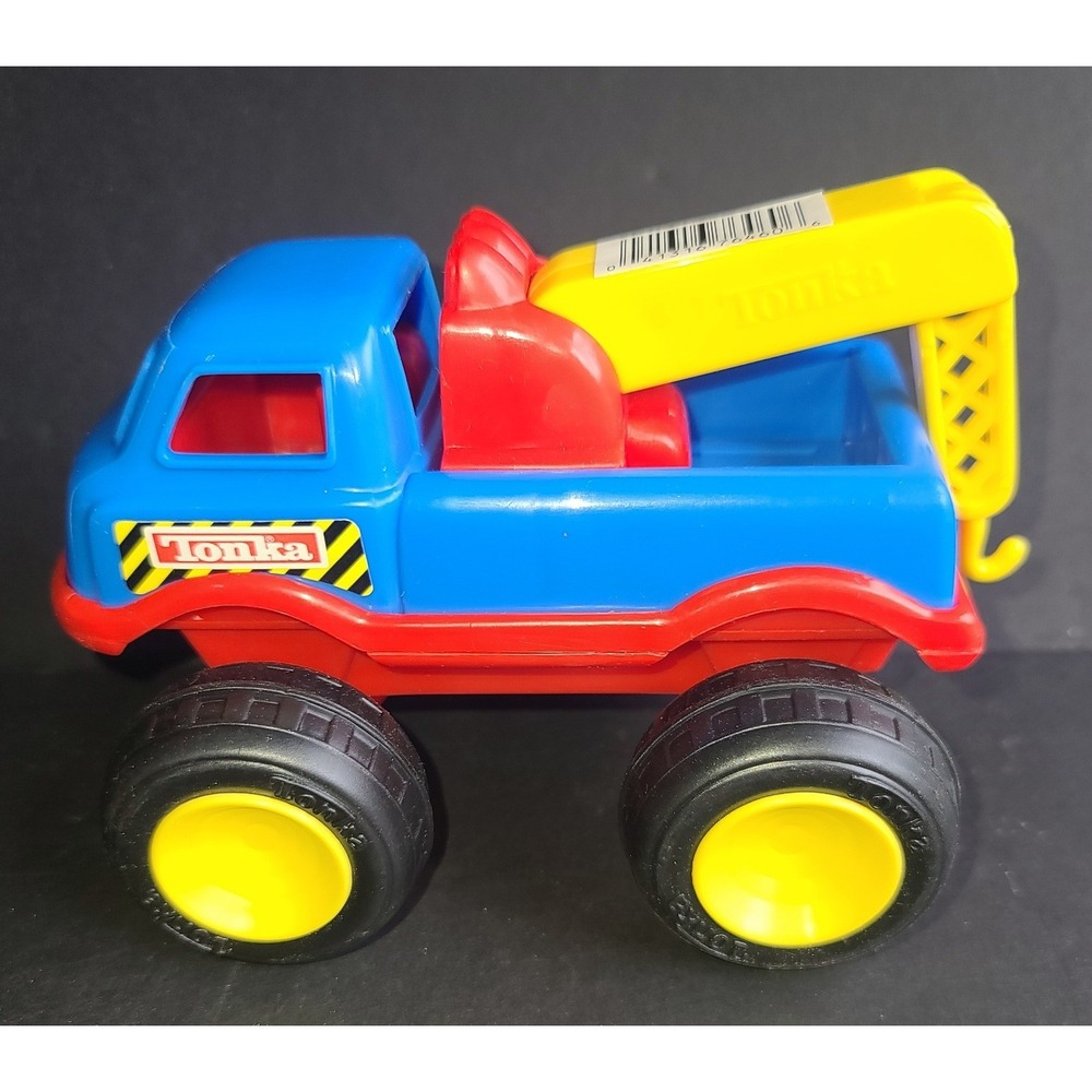 Vintage My First Tonka Tough Junior TOW TRUCK Model 76810 Hasbro Blue Red Yellow